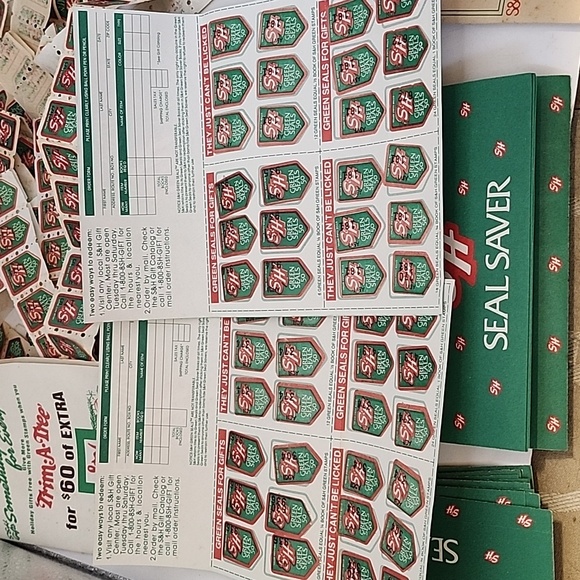 Vintage 80s S&H Green Stamps Lot W/ 1988 Catalog - Picture 3 of 13